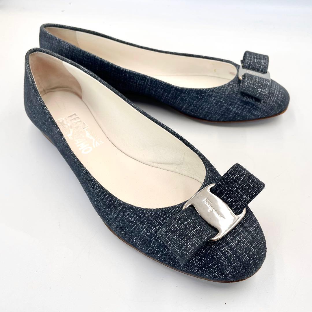 《超美品》フェラガモ ヴァラ デニム シルバー金具 インディゴ ブルー 保存袋