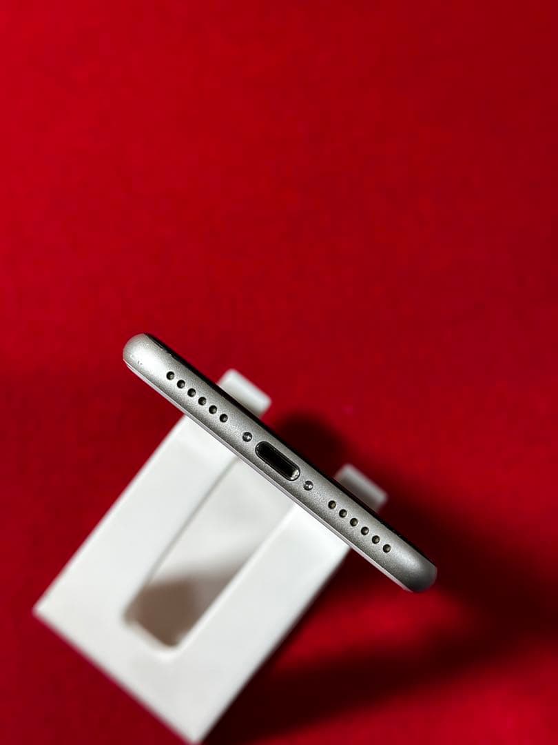 【8350】iPhone SE3第3世代スターライト 64GB simフリー