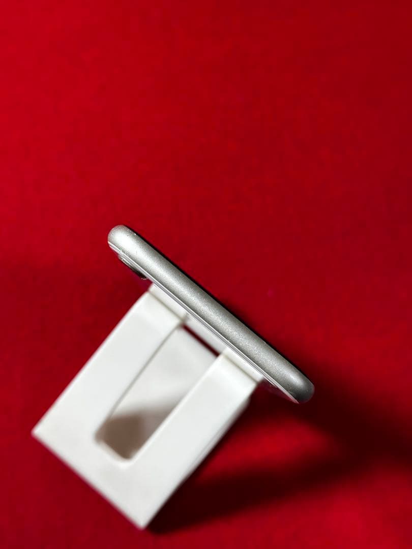 【8350】iPhone SE3第3世代スターライト 64GB simフリー