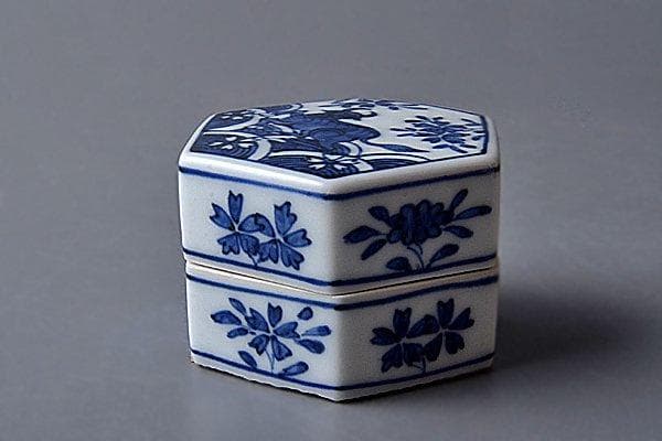 u232 茶道具　三浦竹泉　古染付写桜川六角香合