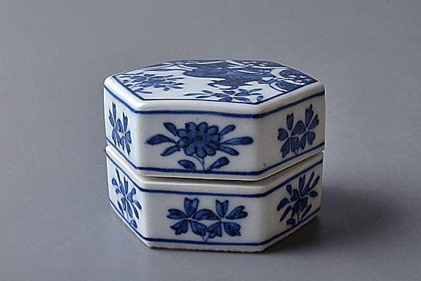 u232 茶道具　三浦竹泉　古染付写桜川六角香合