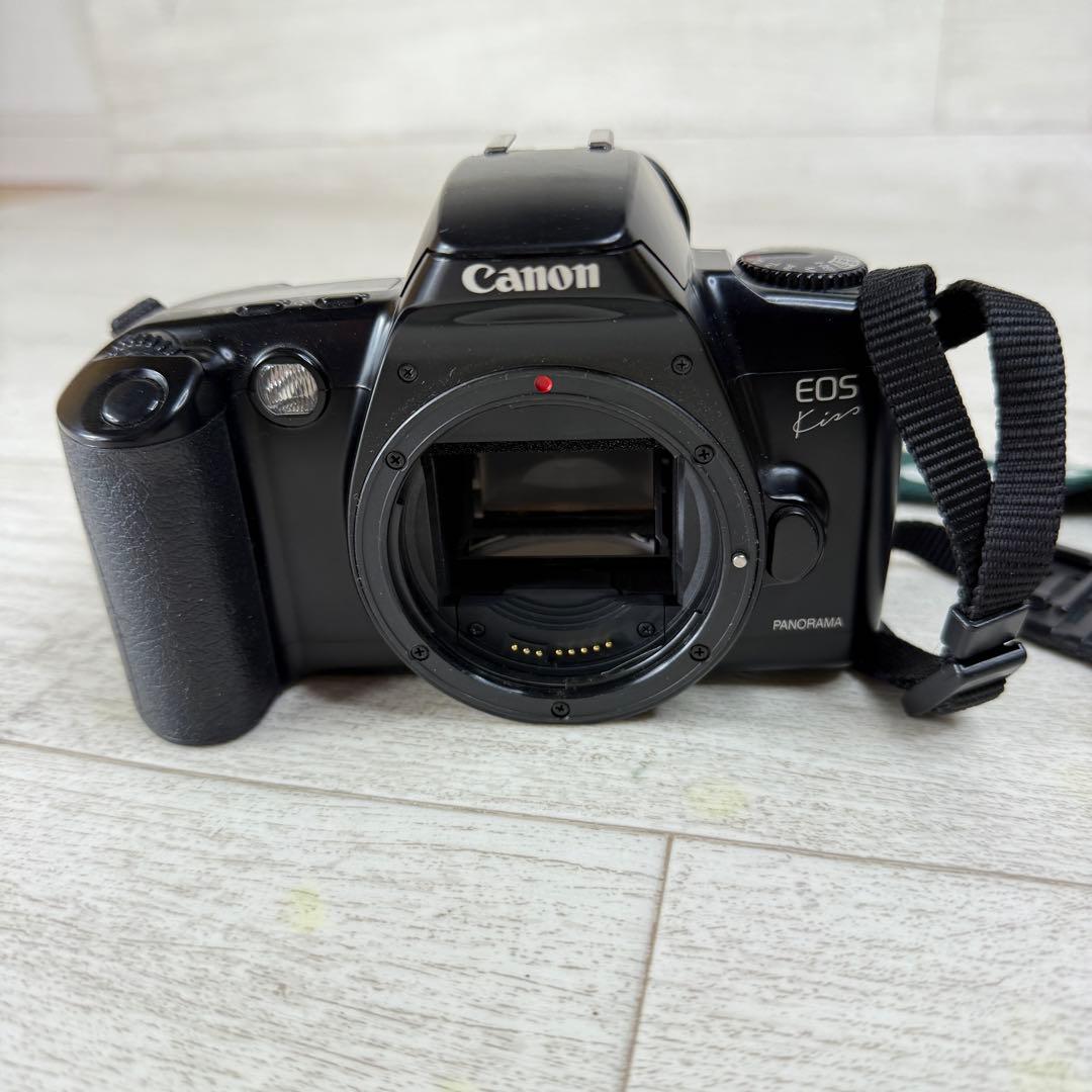 Canoni EOS Kiss カメラ　フィルム一眼レフタムロンズーム付き