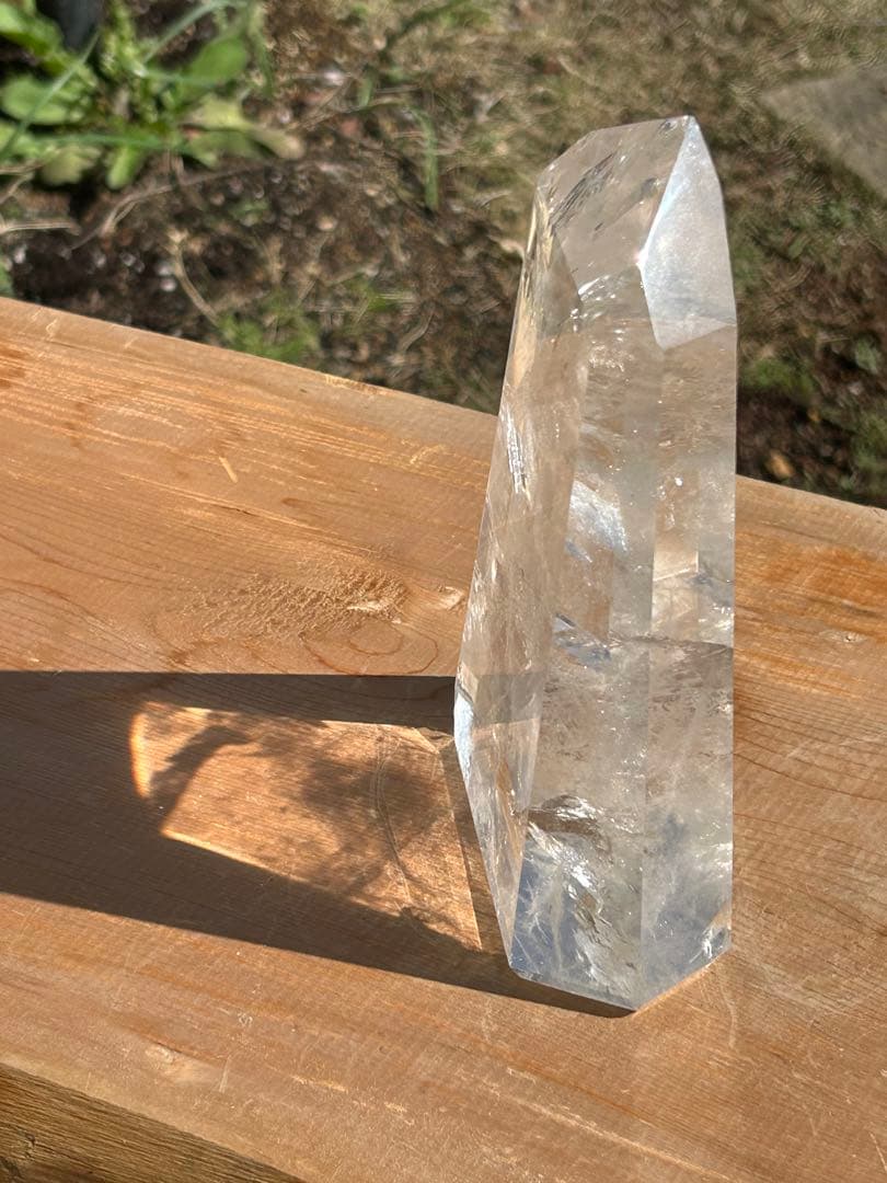 水晶透明度が高く最高品質AAAAAレインボークラック入