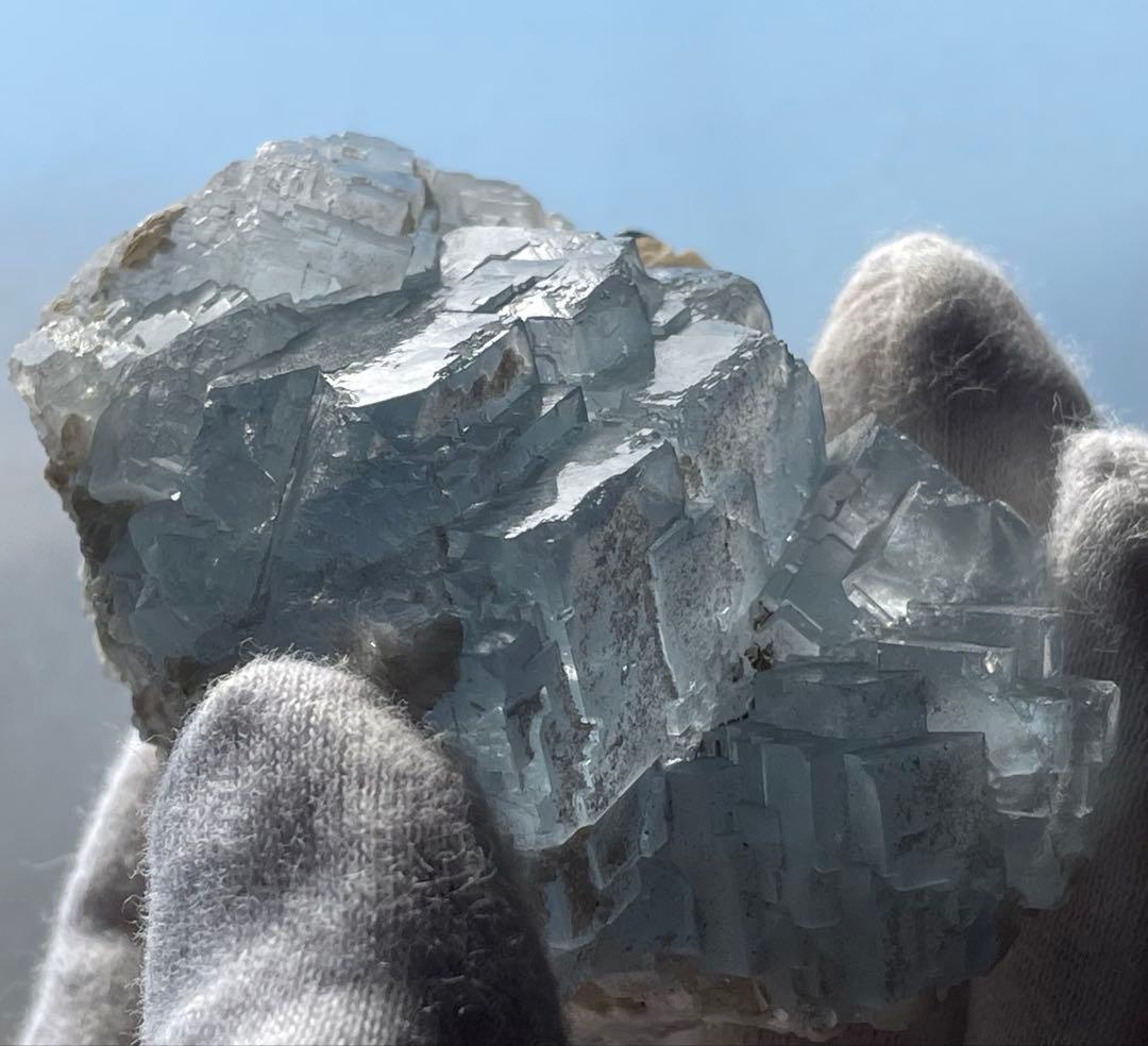 フローライト　原石　巨大結晶　美しいスカイブルー　アクアマリンカラー　虹　蛍石