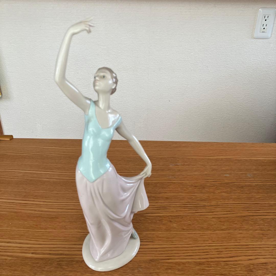 リヤドロ ナオ NAO 「踊り終えて」