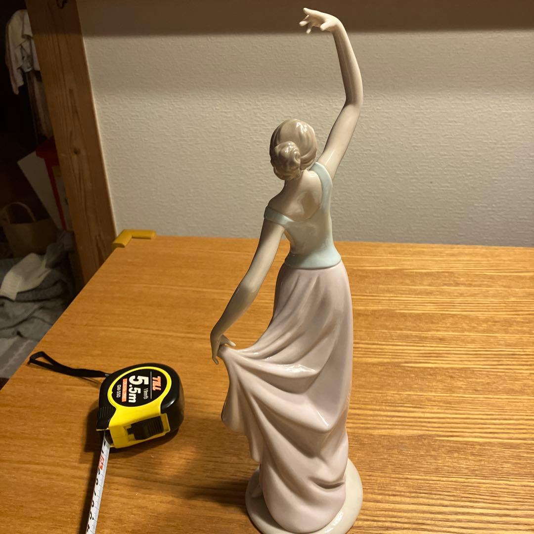 リヤドロ ナオ NAO 「踊り終えて」