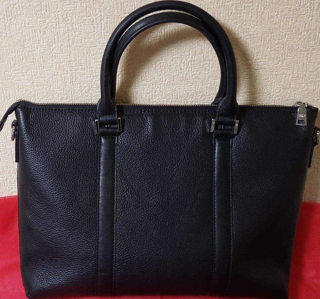 PRADA　プラダ ビジネスバッグ　A4収納 　三角ロゴ　レザー製　美品♪