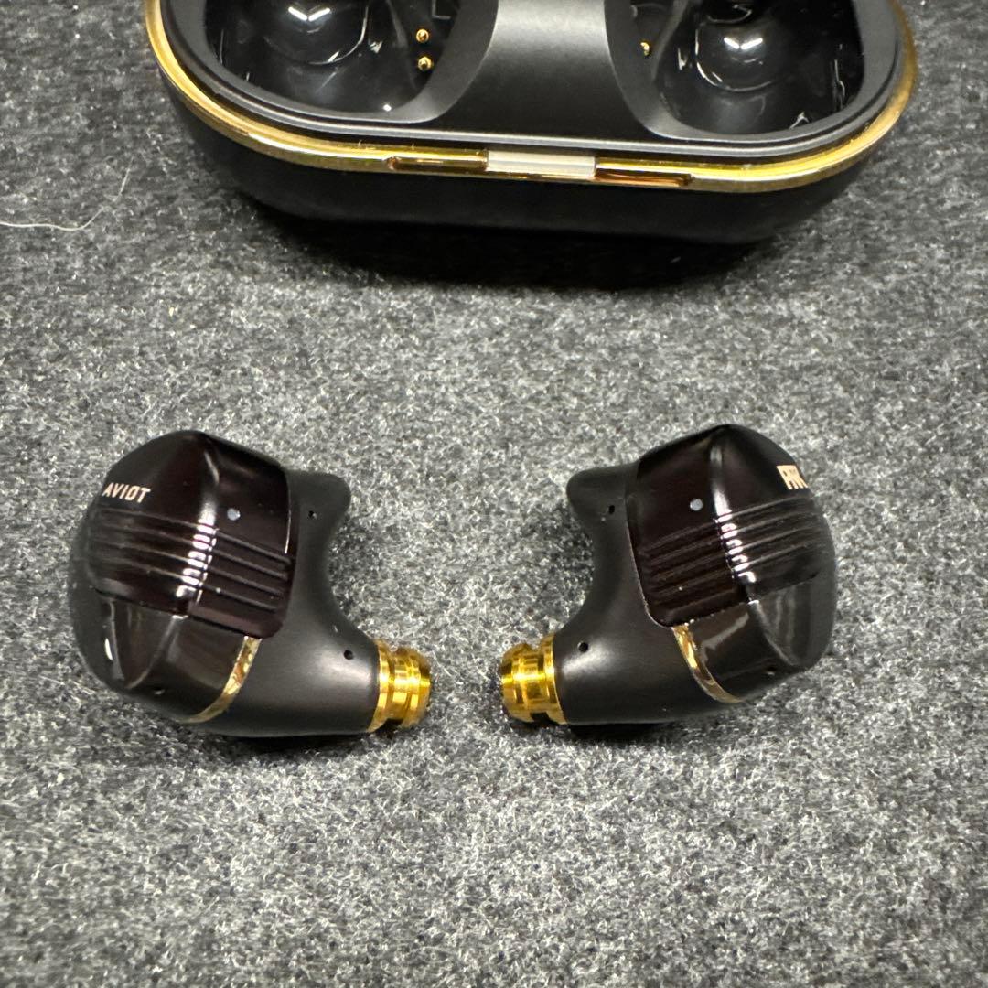 AVIOT TE-W1-PNK ピヤホン8（美品）中古フルワイヤレスイヤホン