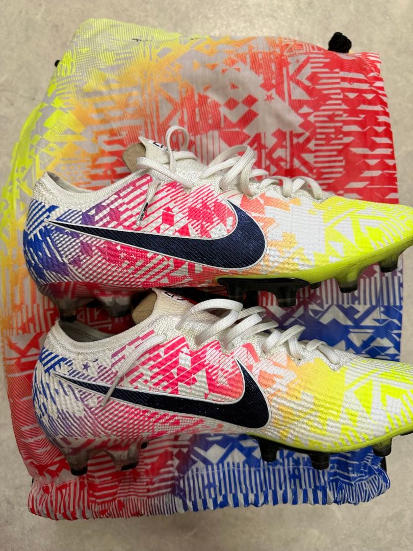 Nike サッカースパイク　マーキュリアル　ヴェイパー　ネイマールモデル