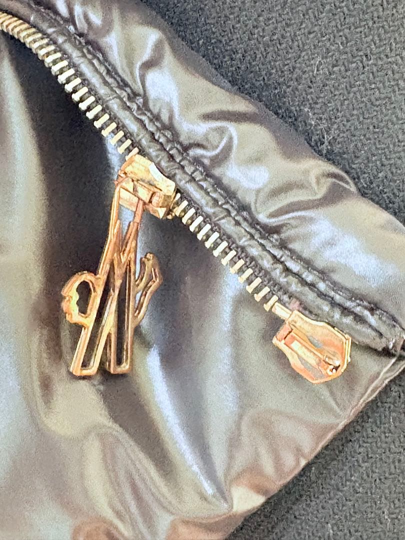 モンクレール　レアなインナーダウン付きウールコート　ダウンショール　ブラック