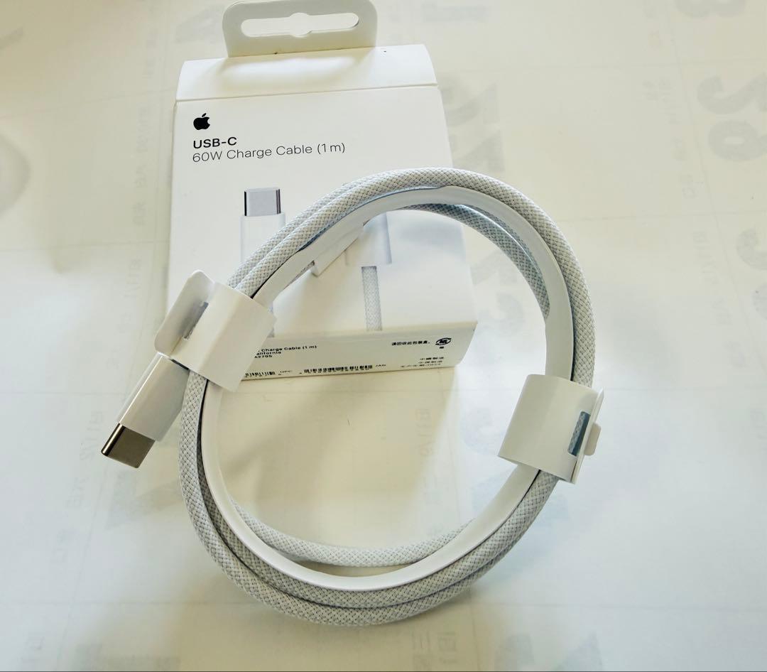 AirPods本体とUSB-C充電ケーブルセット