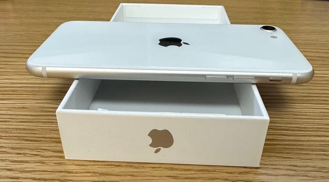 iPhone SE3 64GBスターライト