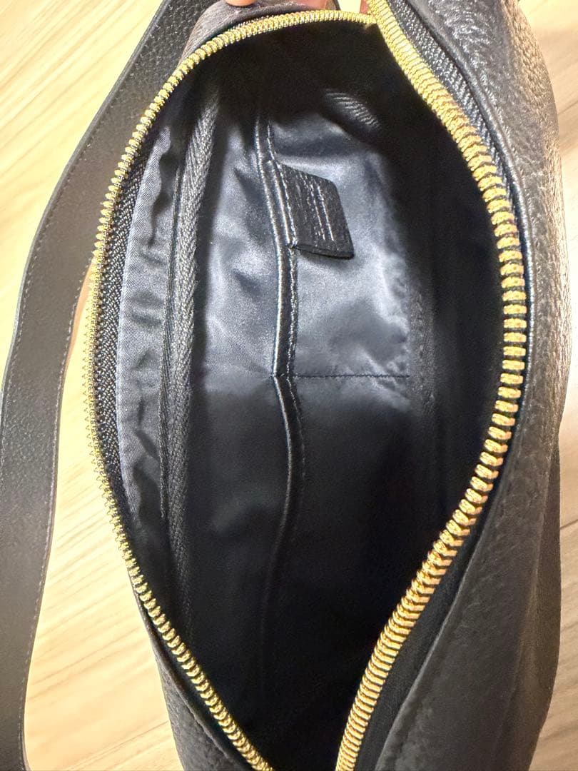 Hushtug ボディバッグ