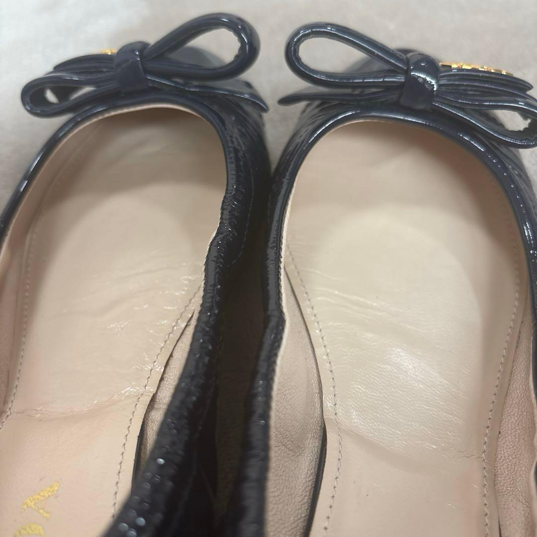 PRADA ネイビー パテントフラットシューズ