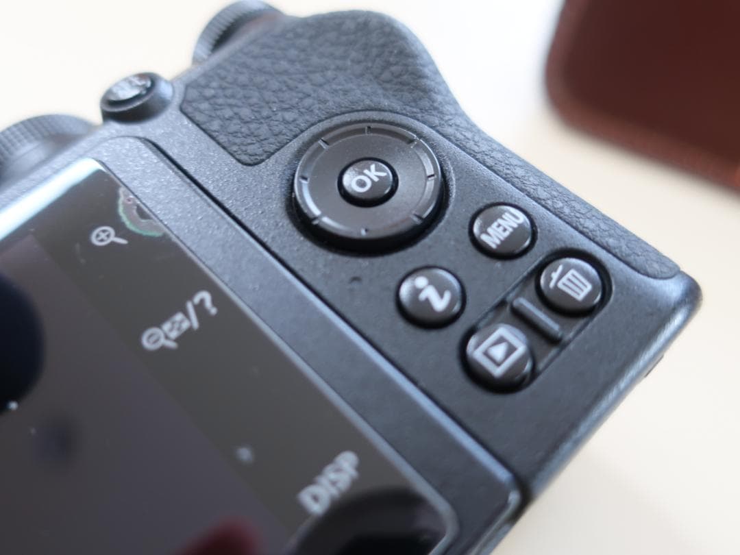 ニコン　Nikon Z50 ボディ　交渉OK　ショット数極少！　おまけつき