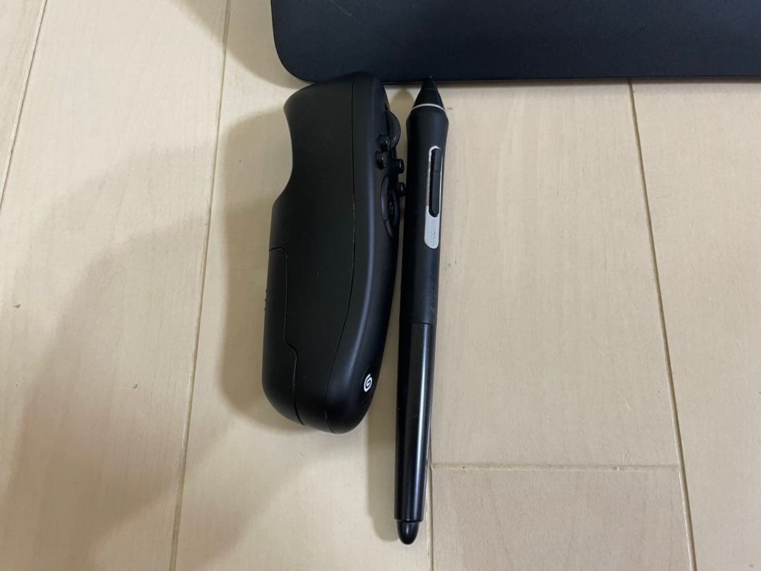 Wacom cintiq16本体備品完備、専用スタンド、左手デバイスセット