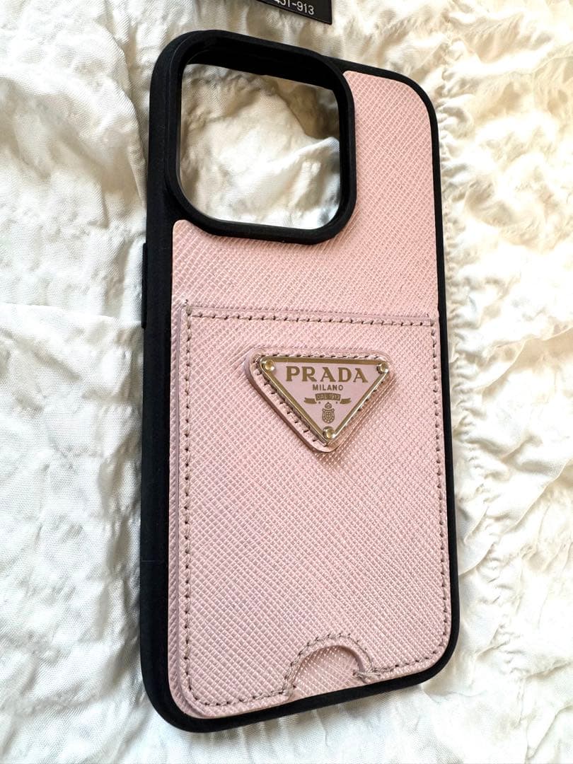 PRADA プラダ サフィアーノ トライアングル iPhone15Proケース
