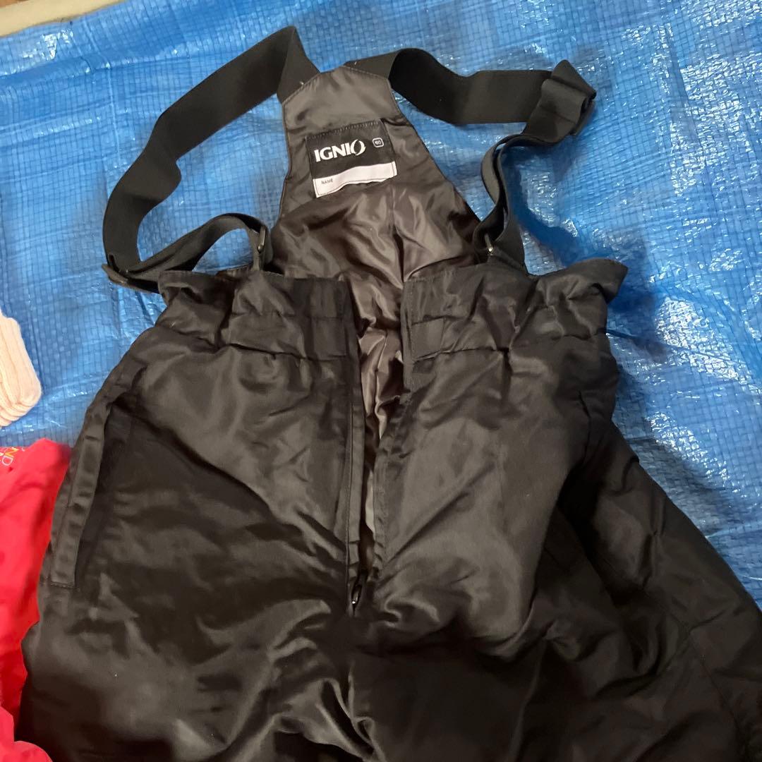 スキーウェアセット 赤ジャケット 黒パンツ １６０・帽子・手袋セット