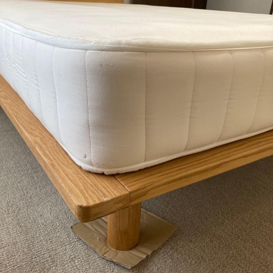 セミダブルベッド（ヘッドボード・脚・マットレス込み）無印良品タモ材 生活の跡あり