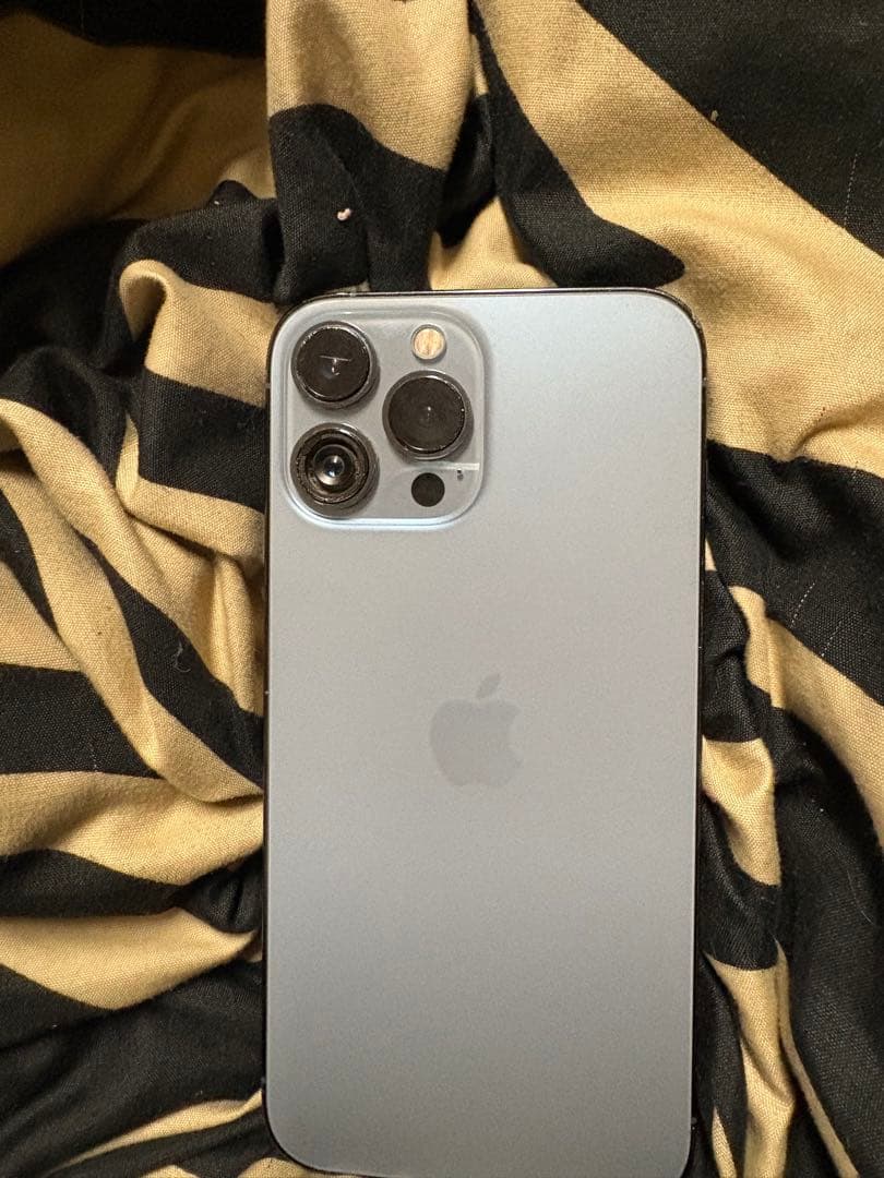 iPhone 13 Pro 本体 ひび割れあり