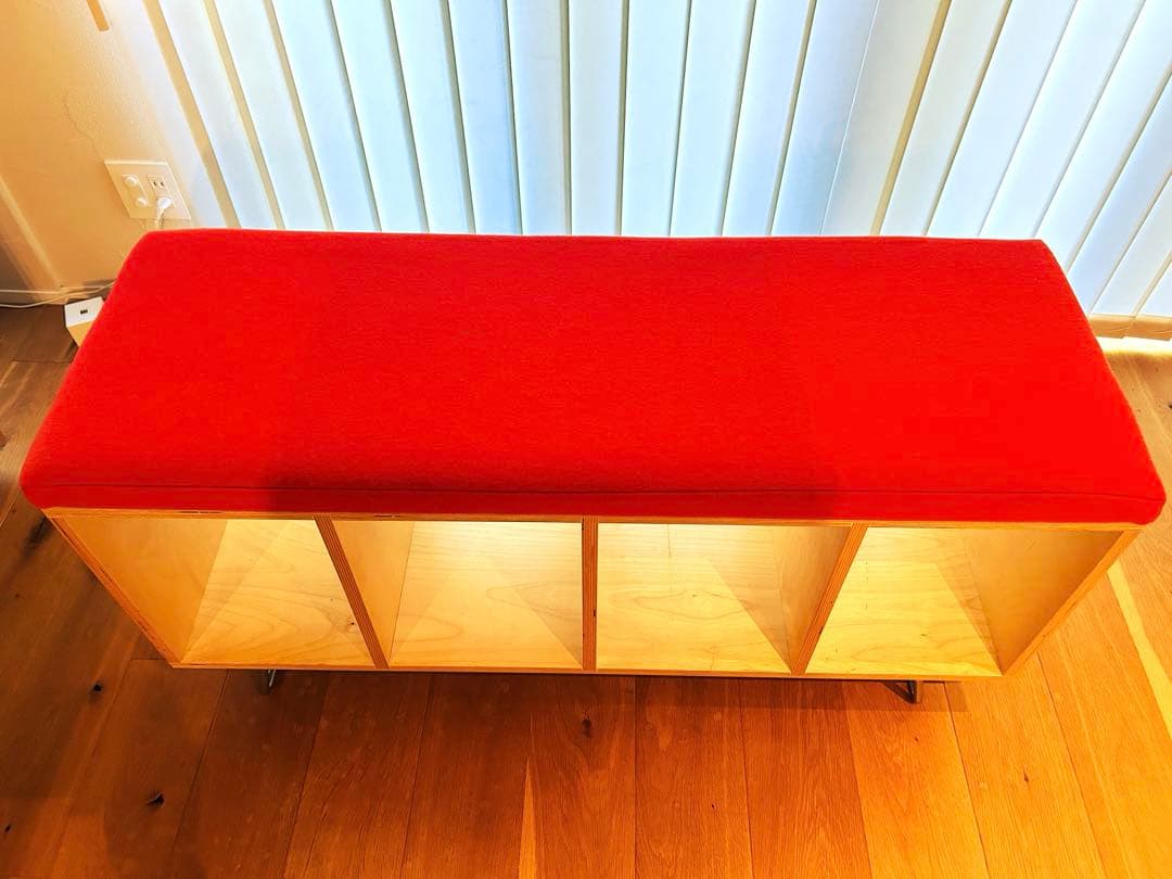 ベンチ 本棚 OFFI 赤いクッション付き オープンシェルフ レコード入れ