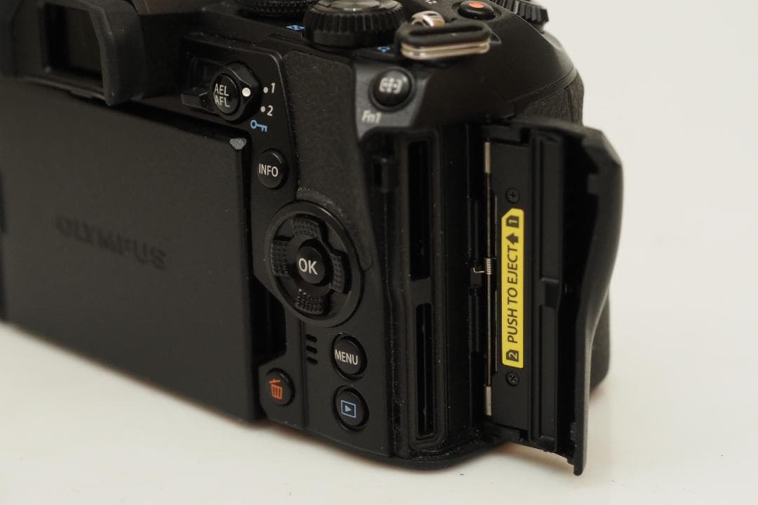 デジタルカメラ OLYMPUS E-M1 Mark2