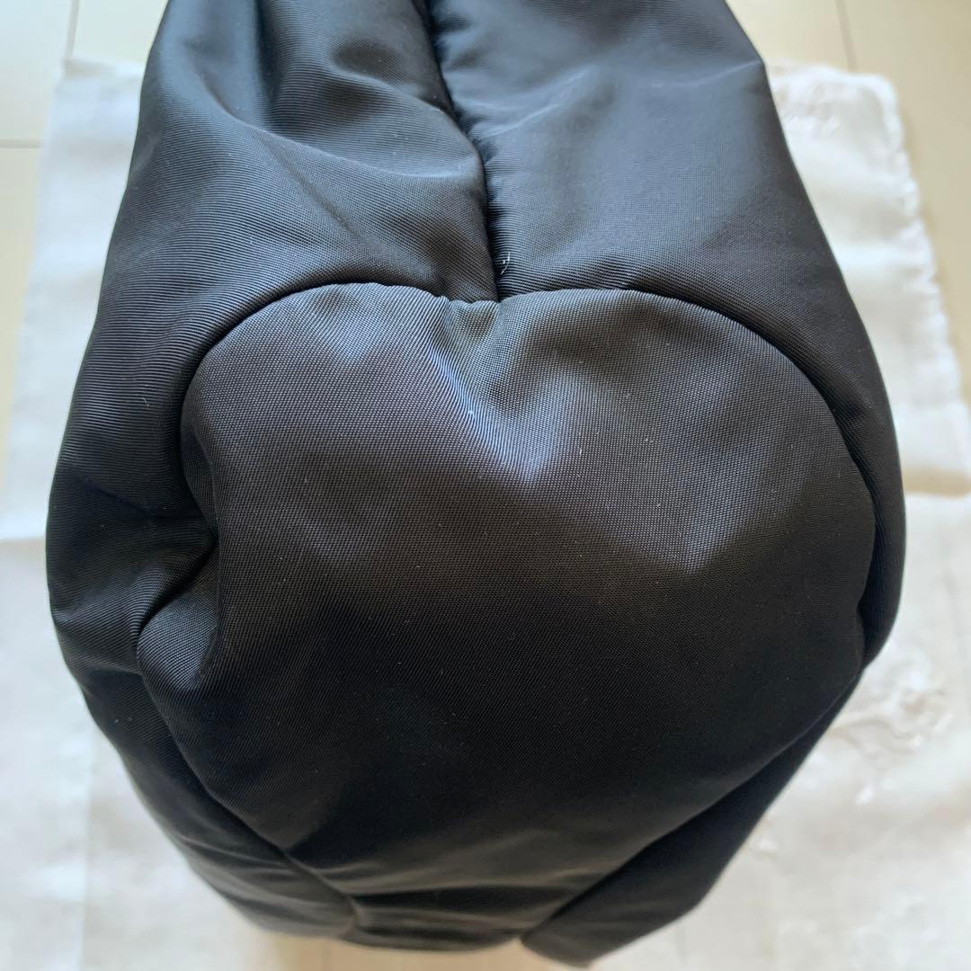 フェラガモ　リボン付きブラックナイロンバッグ