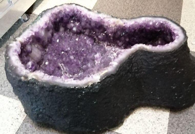 アメジストドーム　上：17.4kg 　下：57kg 　台座12.5kg