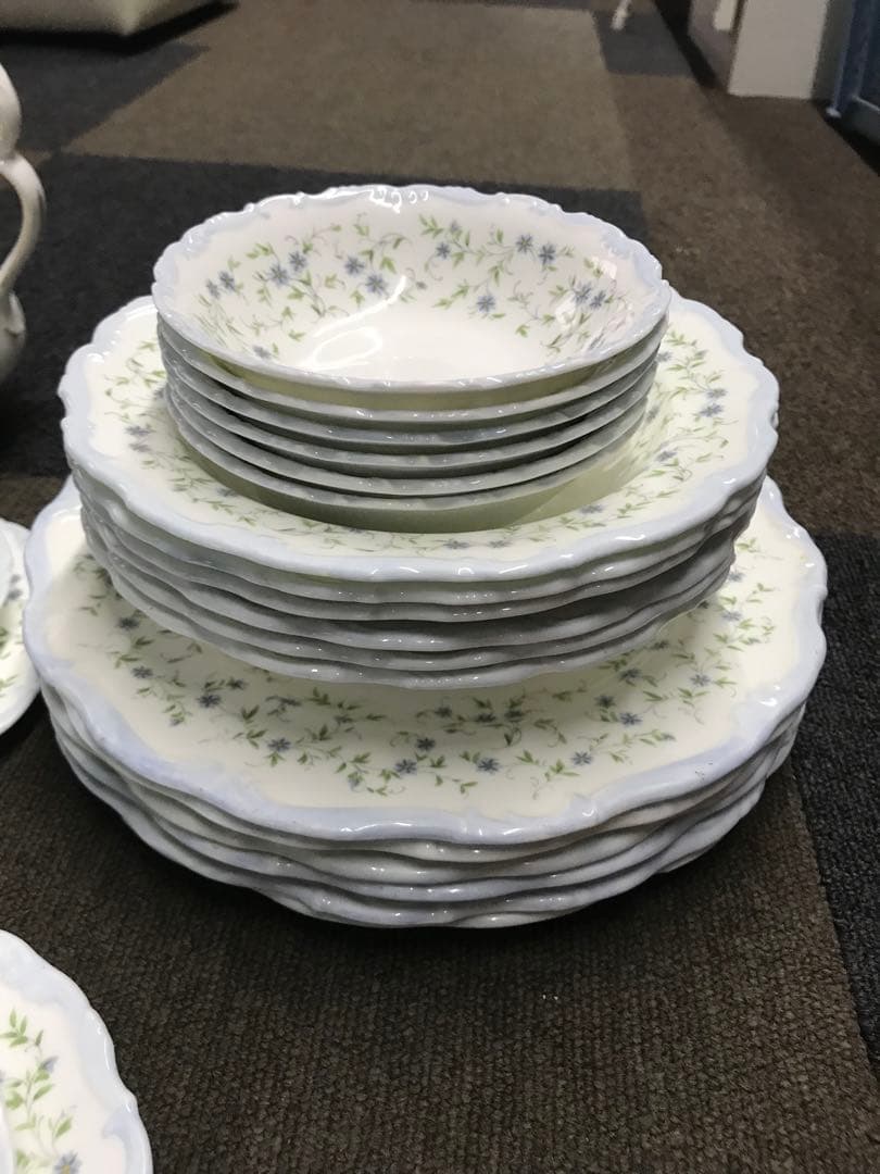 ローヤルアルベド食器セットcaroline