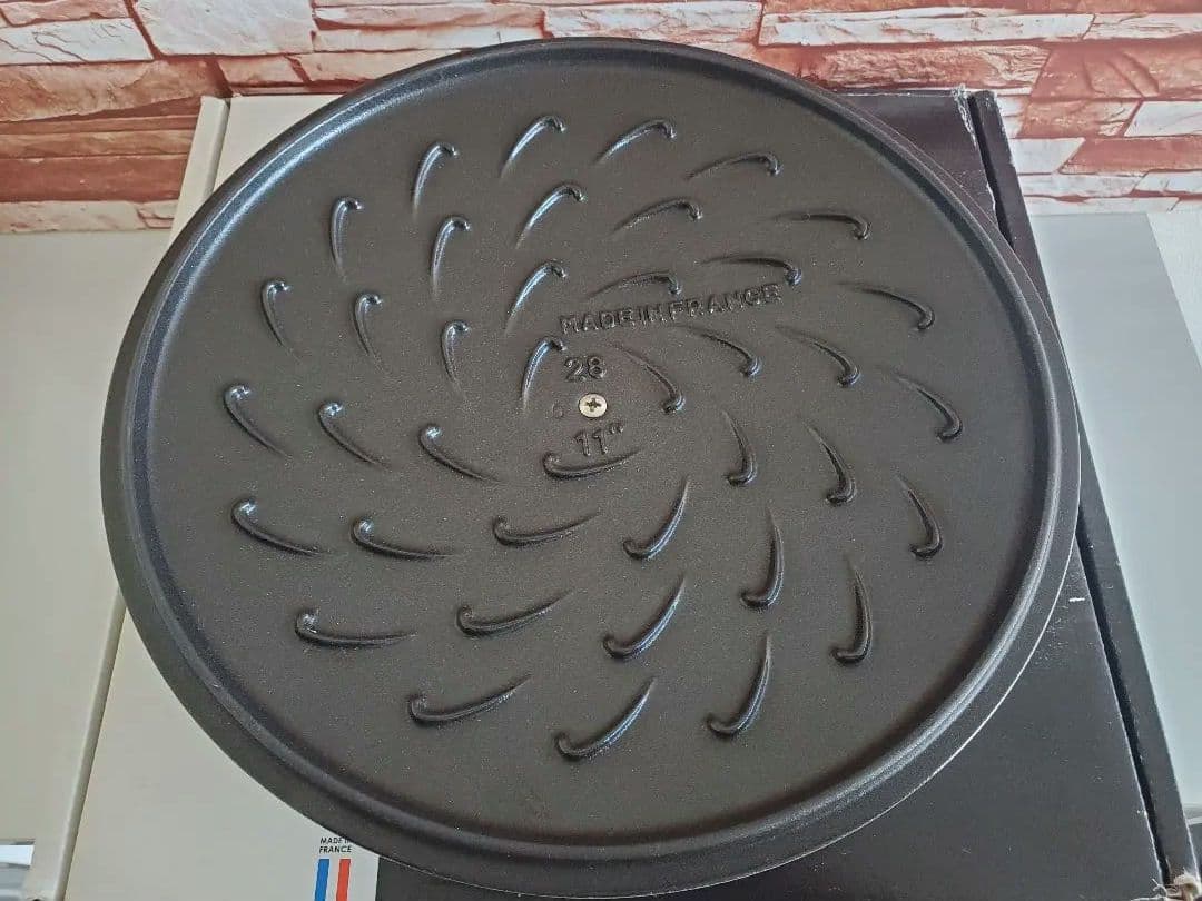 【値下げ中/正規品シリアルナンバー付】ストウブ　ブレイザー　カンパーニュ28cm