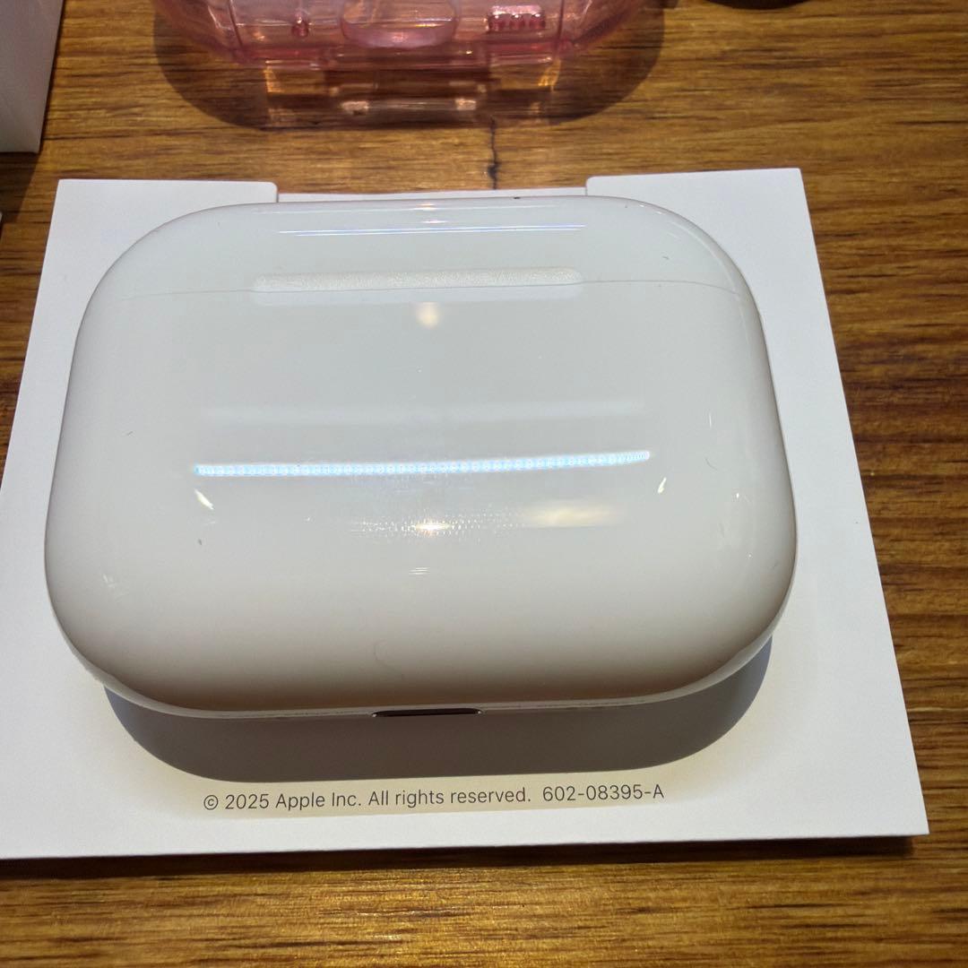 Apple AirPods Pro (第3世代) 本体と充電ケース
