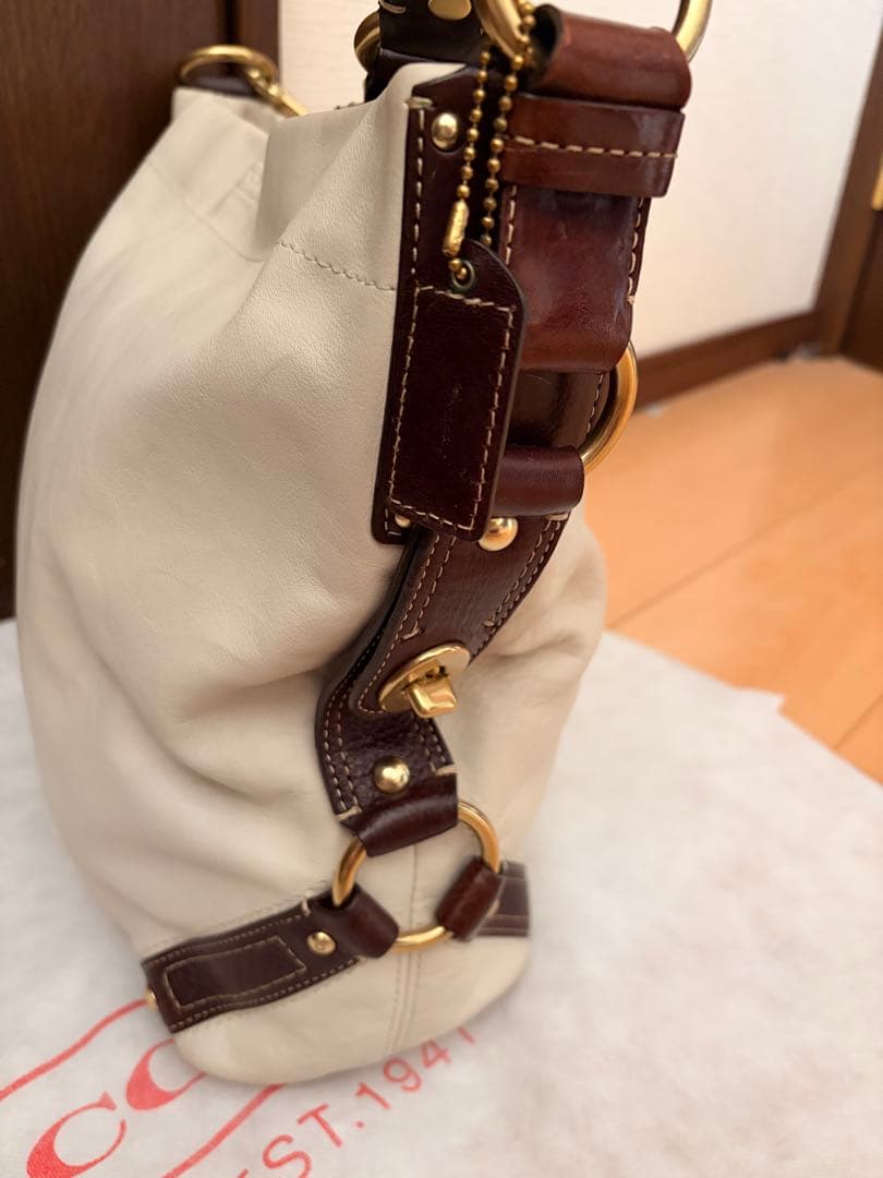 COACH ホワイトレザー ショルダーバッグ