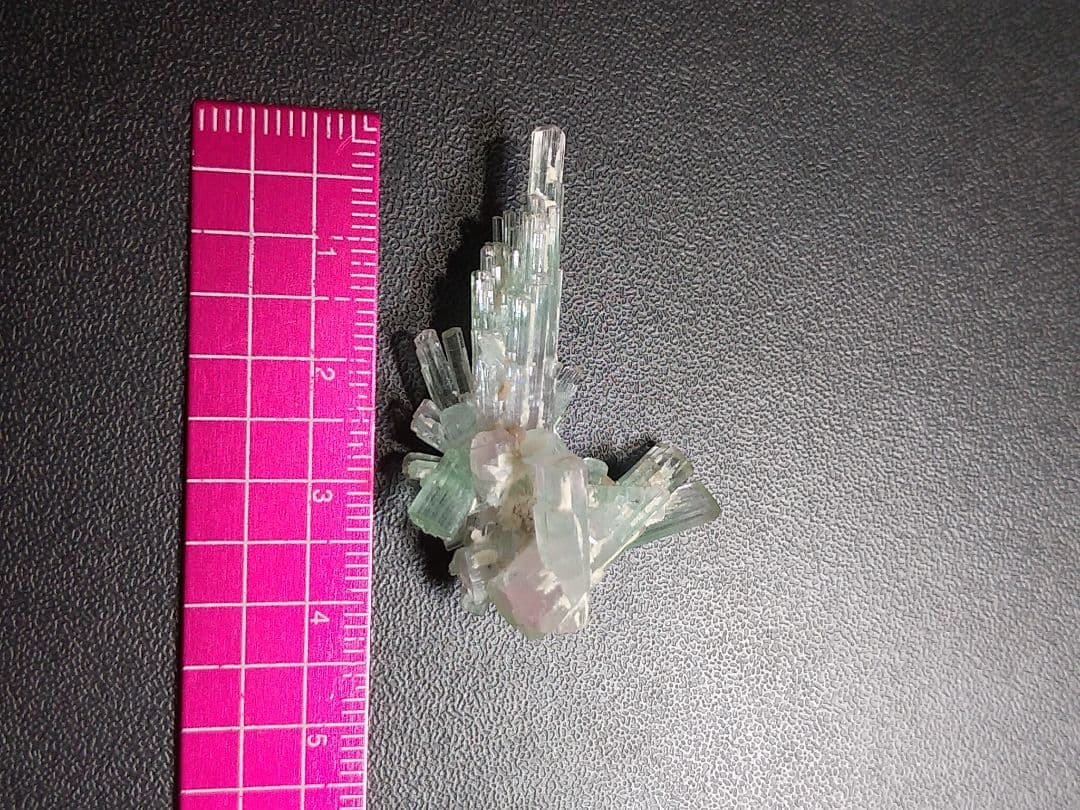 素晴らしいトルマリン結晶　477