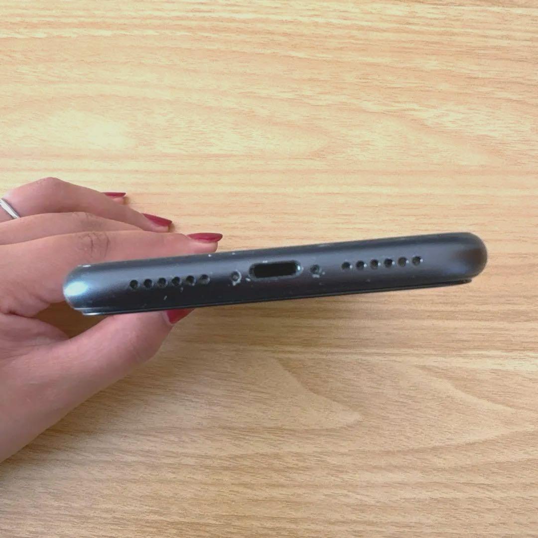 Apple iPhone 11 ブラック (背面ひび割れ)