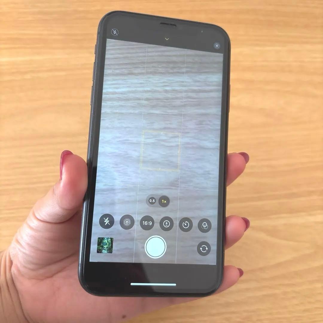 Apple iPhone 11 ブラック (背面ひび割れ)