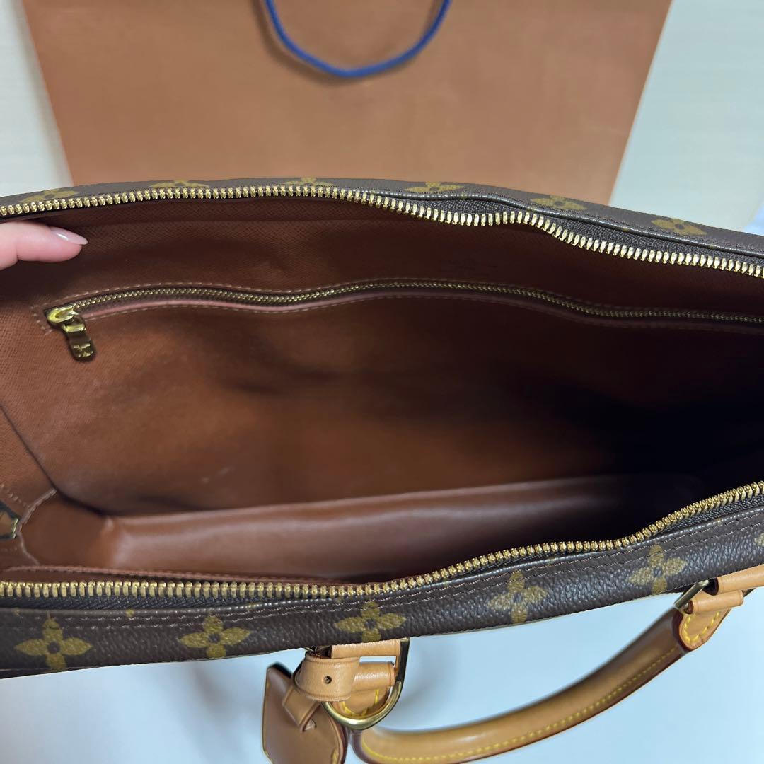 LOUIS VUITTON 「ポルトドキュマン・ヴォワヤージュ」