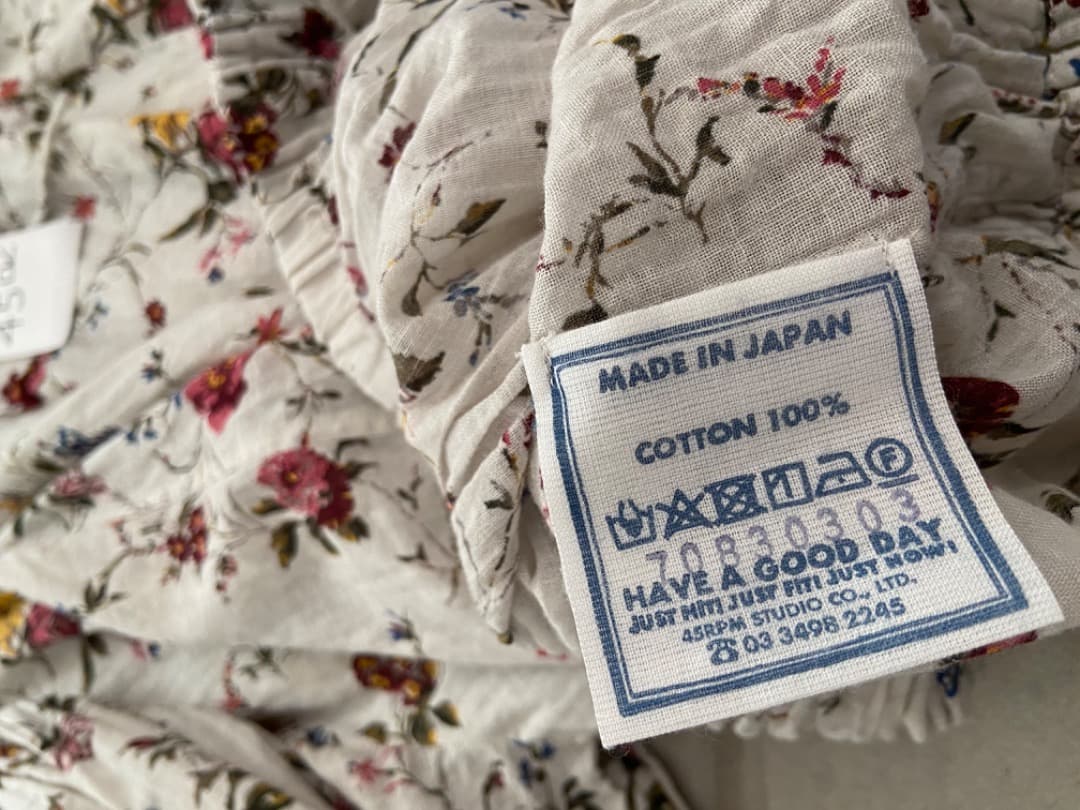 45R 45ガーゼアンティークフラワープリントのシャーリングブラウス