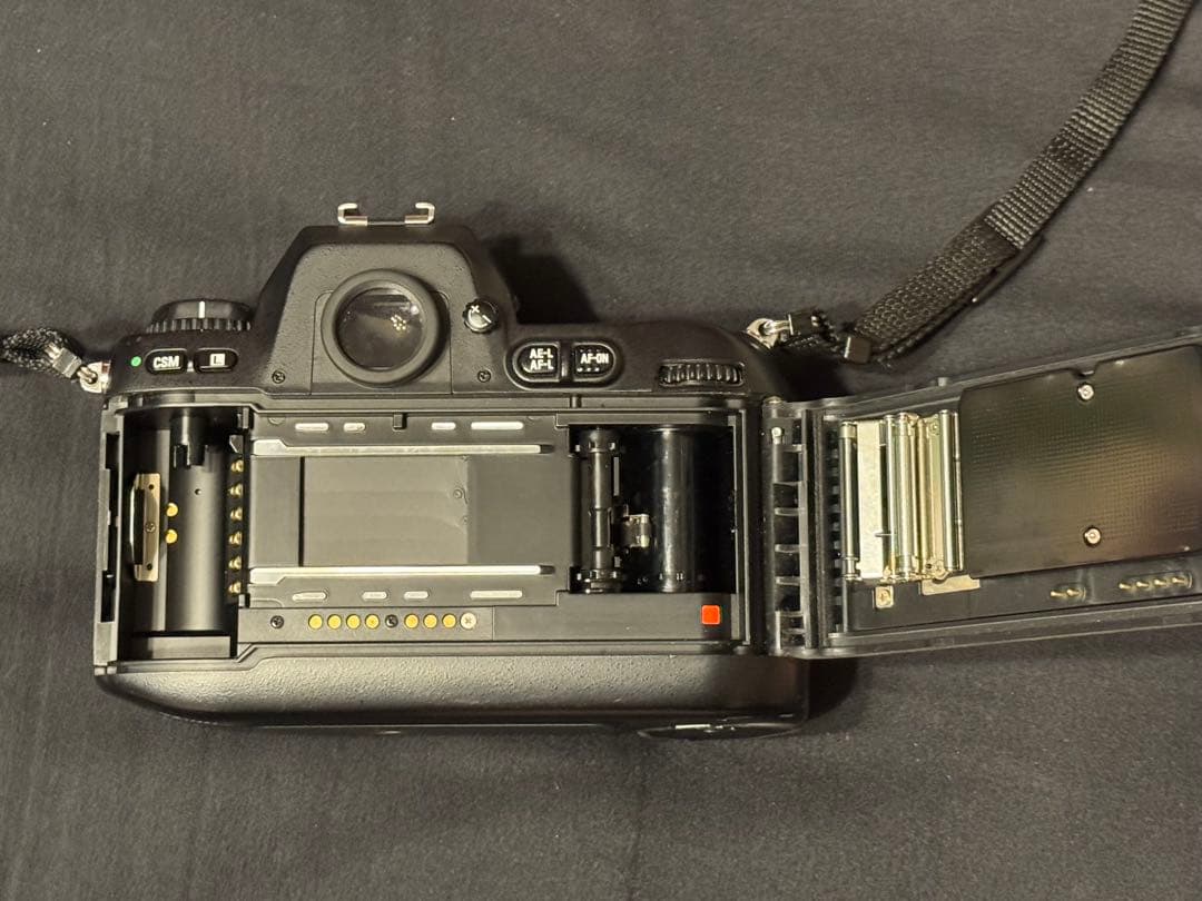 Nikon F100 一眼レフカメラ ストラップ付き