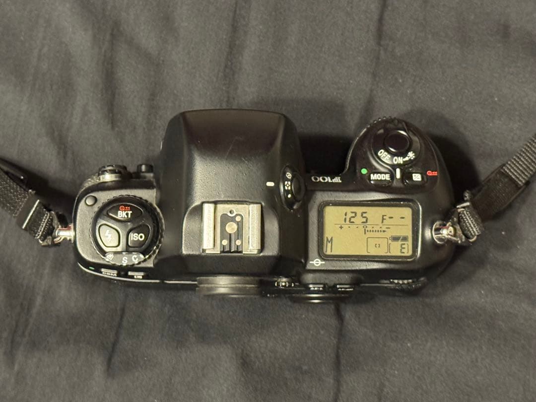 Nikon F100 一眼レフカメラ ストラップ付き