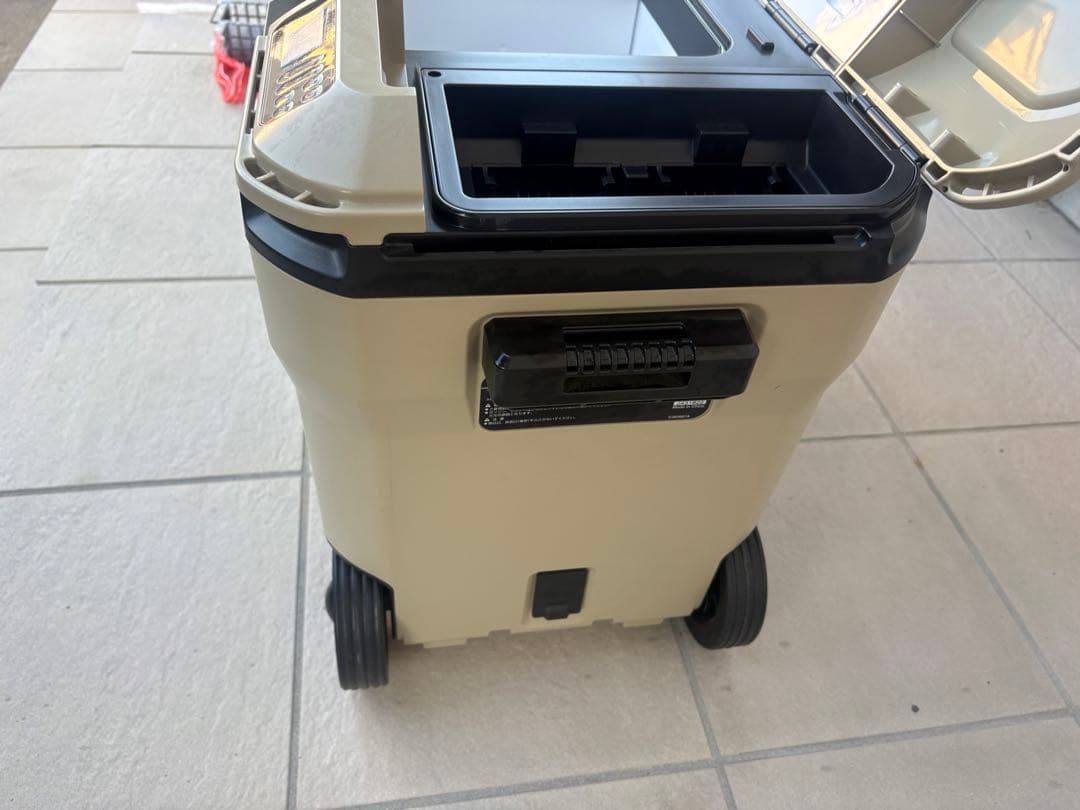 展示品　未使用　ハイコーキ　冷温庫 サンドベージュ UL18DBA(WMBZ)