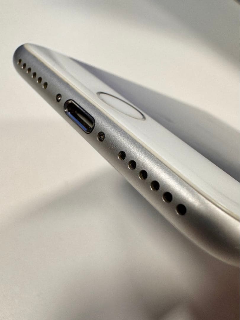 Apple iPhone 8 シルバー 64GB バッテリー残100%