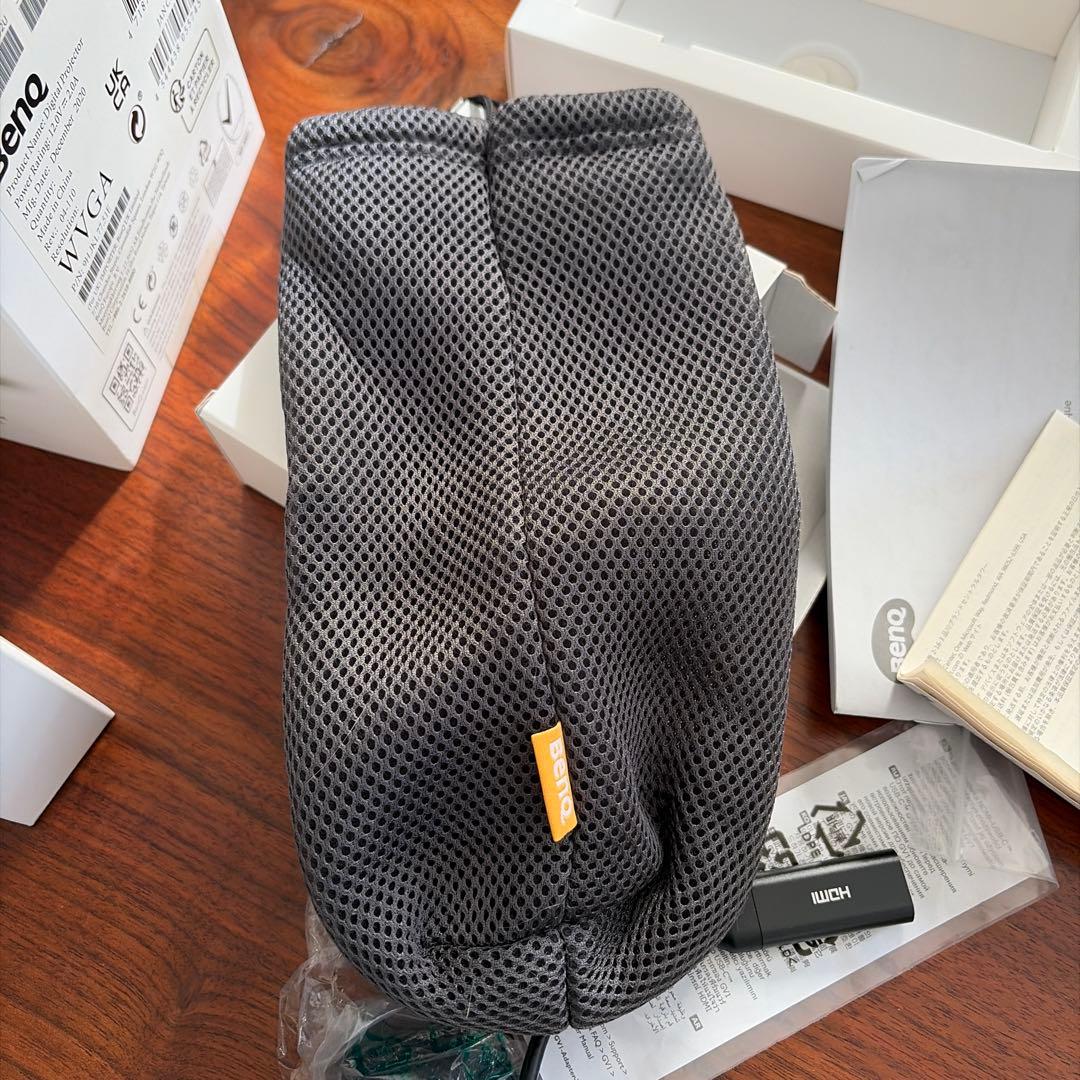 BENQ GVI LEDプロジェクター 本体　箱付き