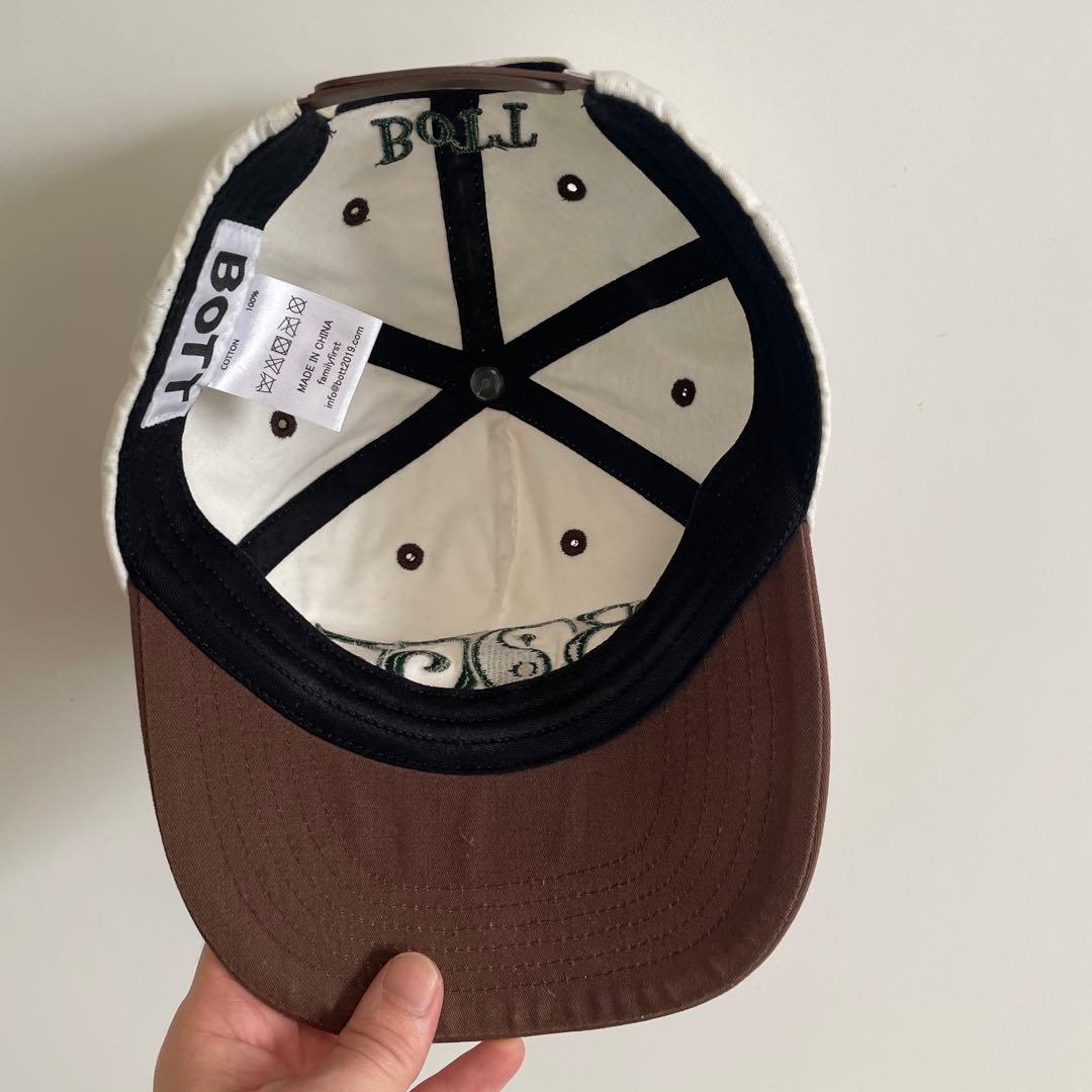 BOTT 刺繍ロゴ スナップバック　キャップ ホワイト/ブラウン