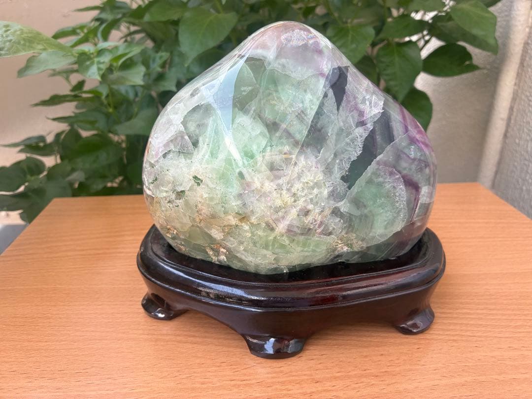 【フローライト全面磨き】紫と緑の芸術　蛍石 天然石 観賞石 台座付き