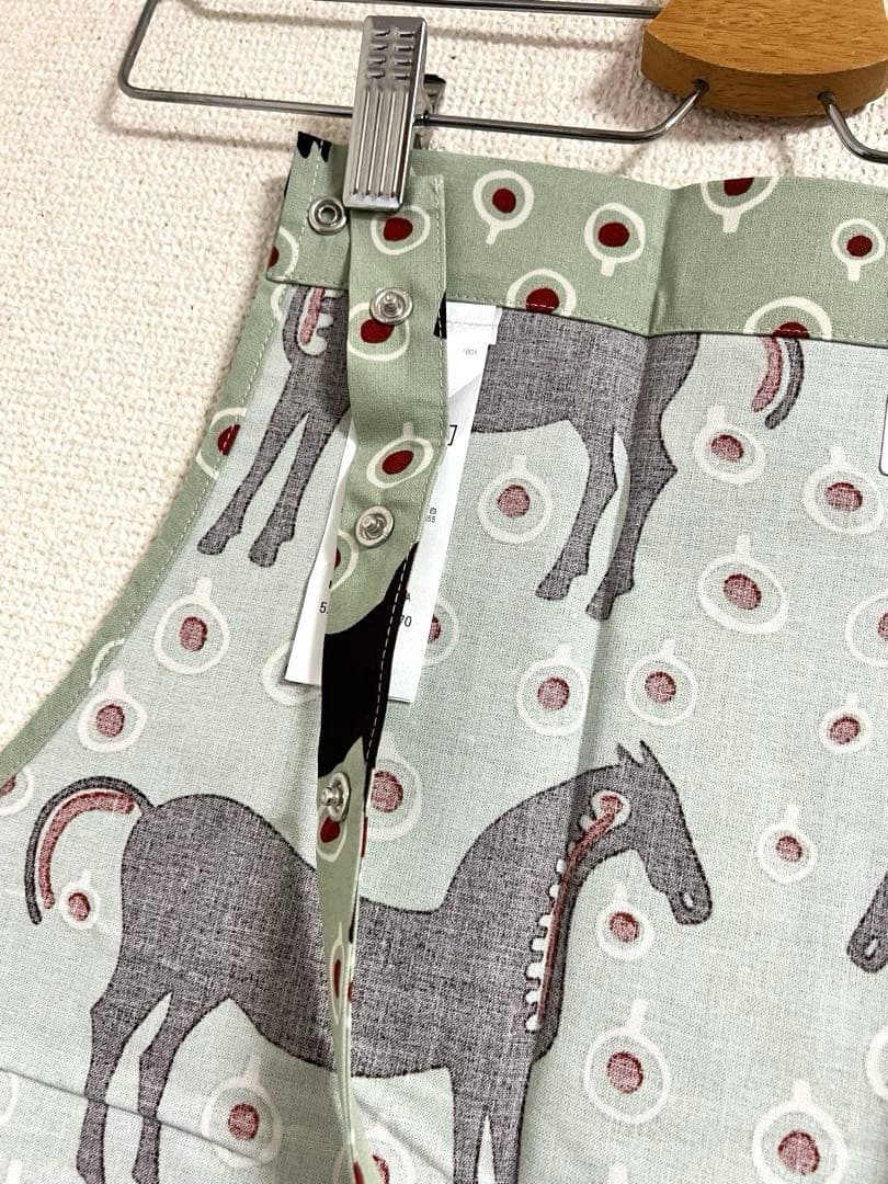 ▶︎新品未使用　マリメッコ　marimekko エプロン　ムスタタンマ◀︎