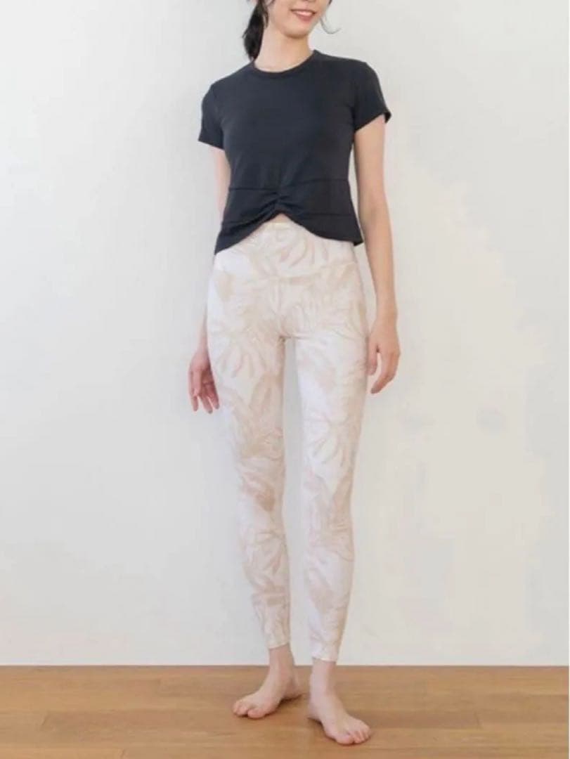 上下セット　SUKALA ヨガウェア　セットアップ　レギンス　カップ付きトップス