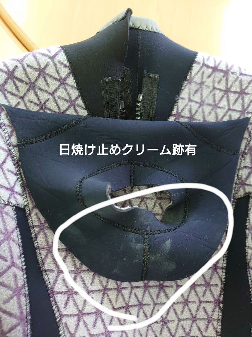 Billabong 秋冬初春用 裏起毛セミドライスーツ 黒・赤/カラフル葉柄