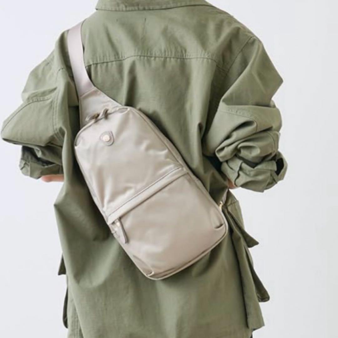 russet ボディバッグ【THE CLOUDS NYLON】　ユニセックス