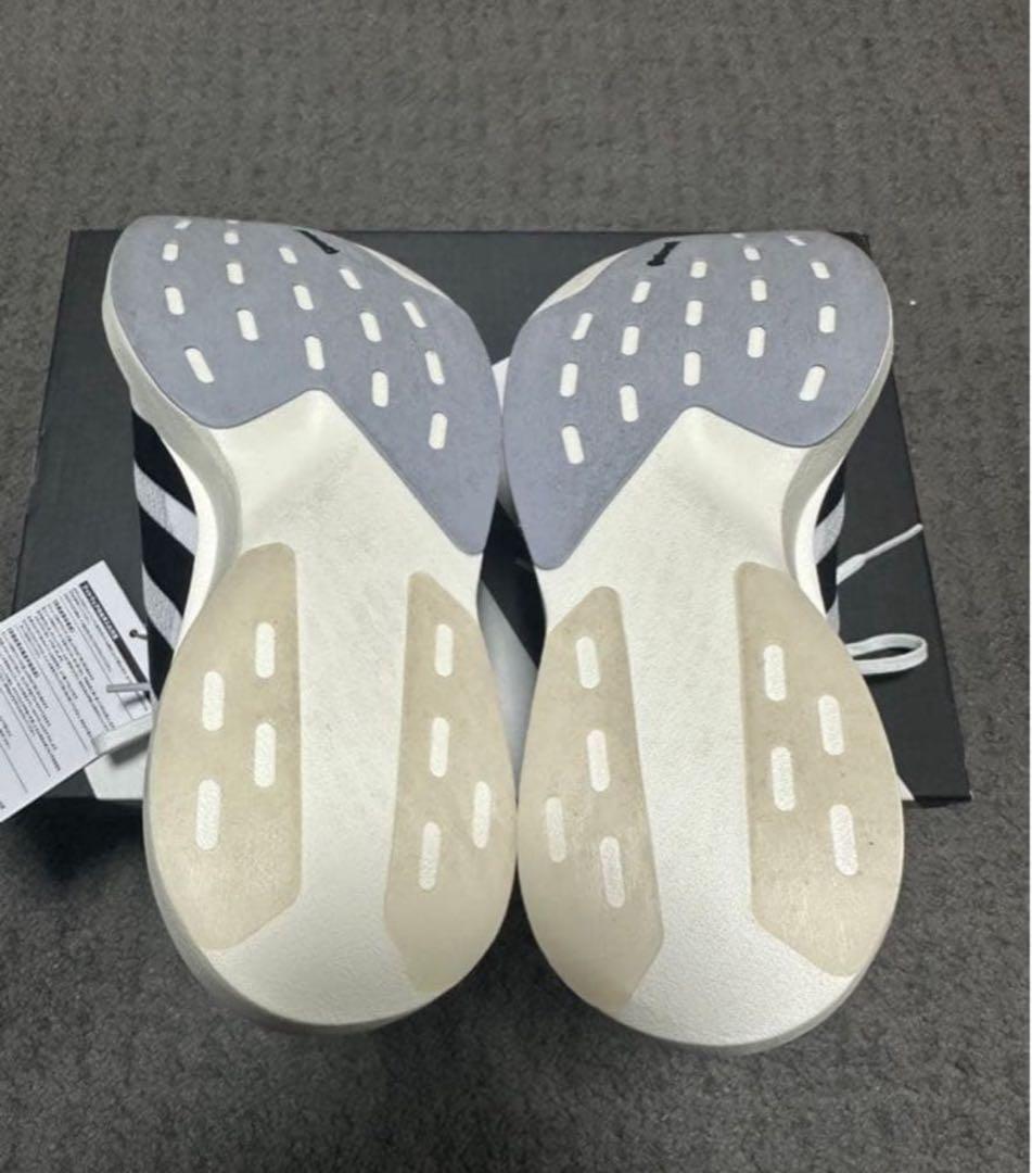 新品未使用　adidas evo sl 23㎝