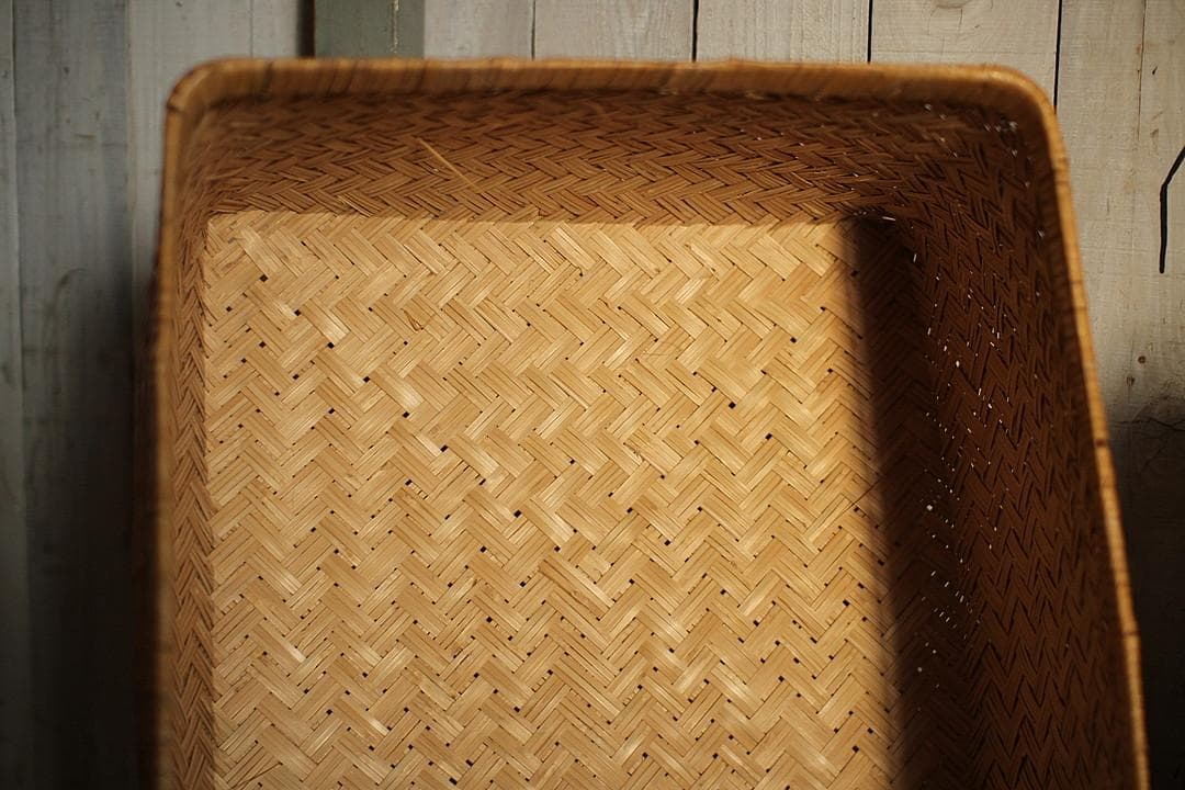 状態良く形の綺麗な古い竹編みの収納かご　行李　竹籠　篭　古道具